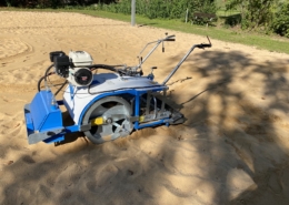 Sandreinigungsmaschine im Einsatz