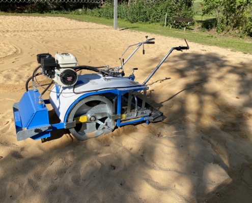 Sandreinigungsmaschine im Einsatz